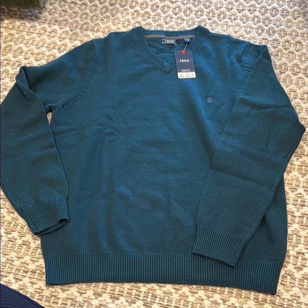 Izod Men's V-Neck Sweater in Teal/ aqua color.   New with tags size large.